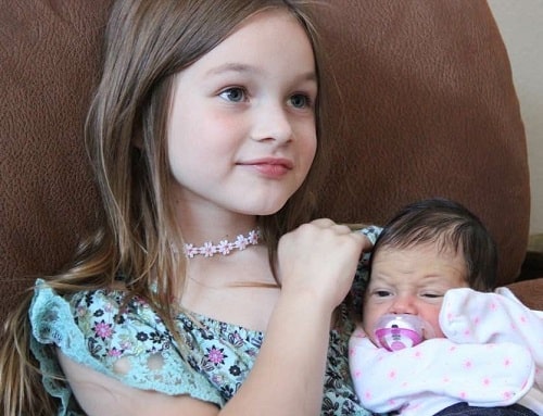 A picture of Wes Van Dyke's daughter Fallon Van Dyke and Kyla Mae.